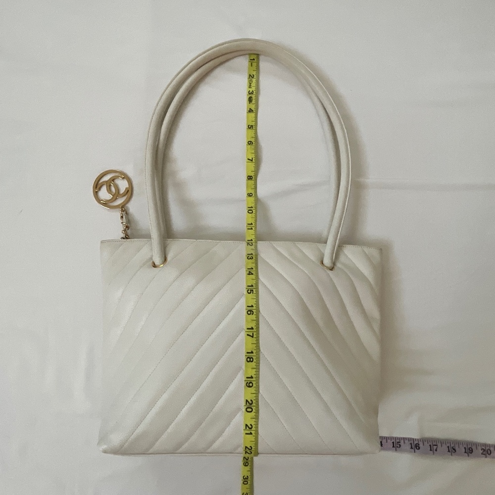 CHANEL Vintage Caviar Chevron V Stitch Shoulder Bag Tote White - Picture 15 of 16